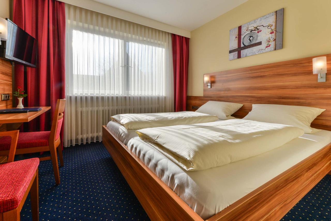 Hotel-Gasthof Rotes Ross Heroldsberg Buitenkant foto