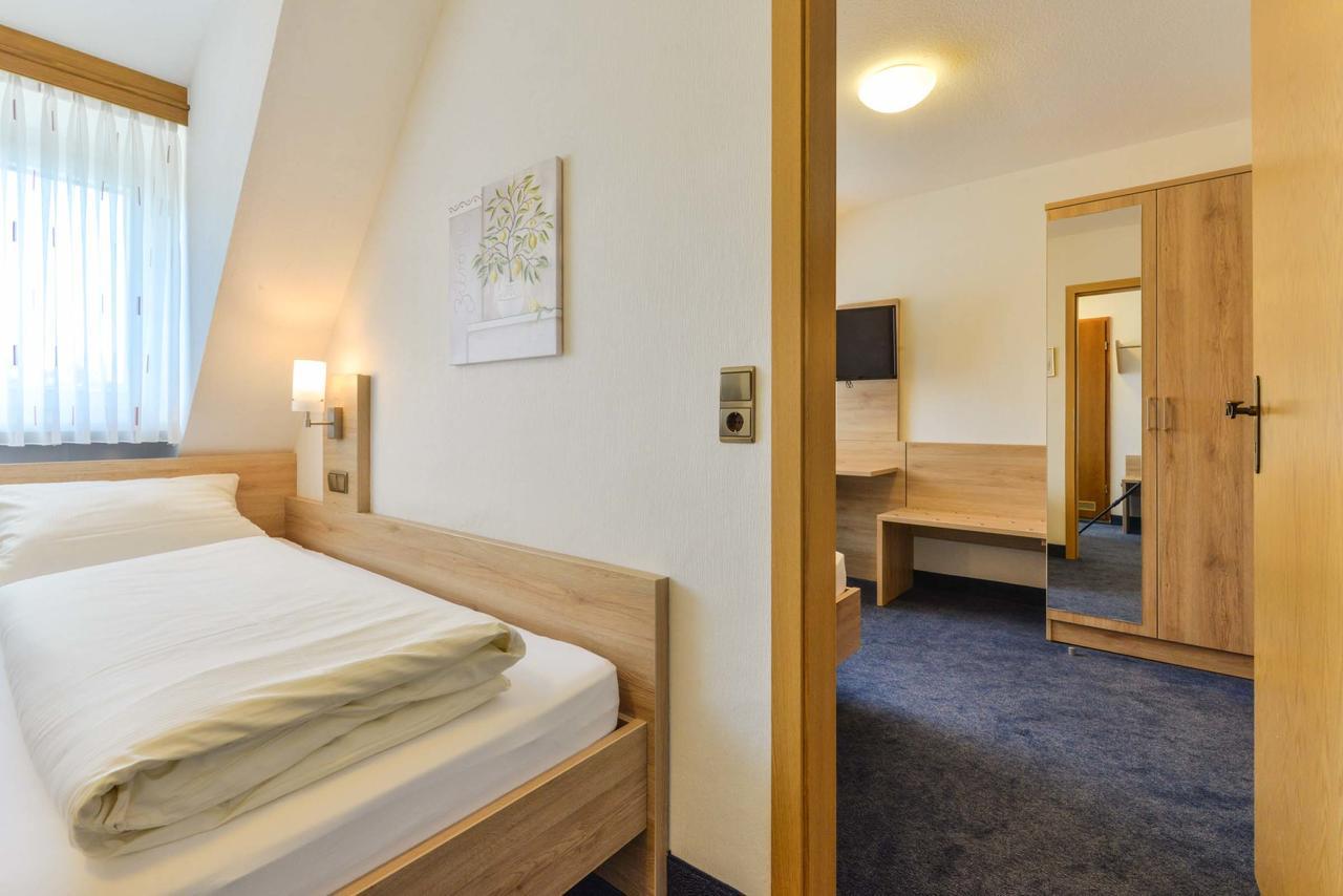 Hotel-Gasthof Rotes Ross Heroldsberg Buitenkant foto