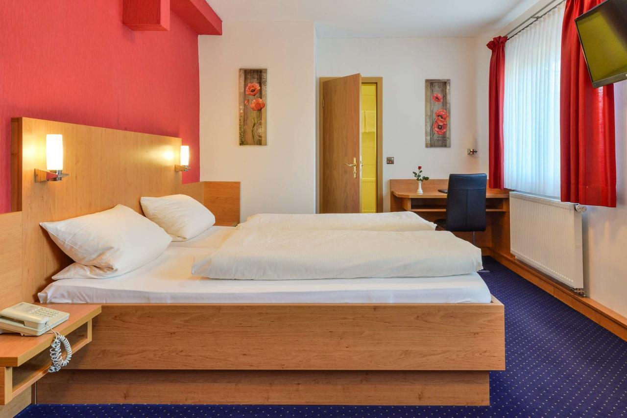 Hotel-Gasthof Rotes Ross Heroldsberg Buitenkant foto